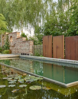 Schwimmteich (anstelle des Seerosenfotos und in Galerie)