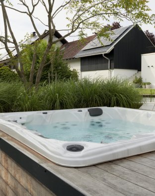Startseite Badelanschaften - Whirlpools linkes Foto